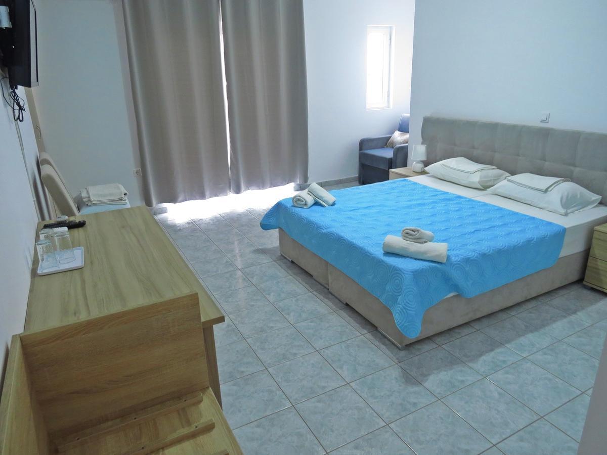 Loukas Beach Rooms 키오타리 객실 사진